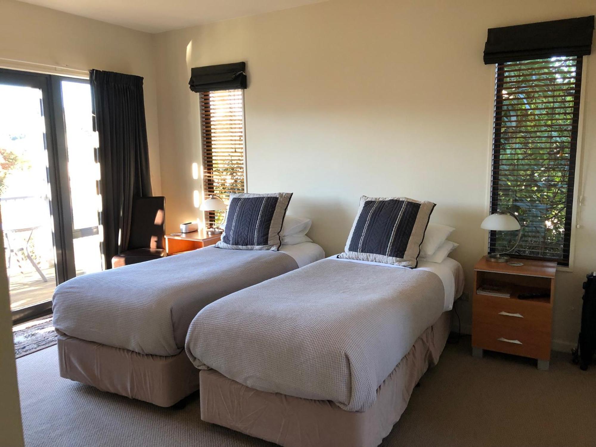 Alpine Peaks Apartment Wanaka Bagian luar foto