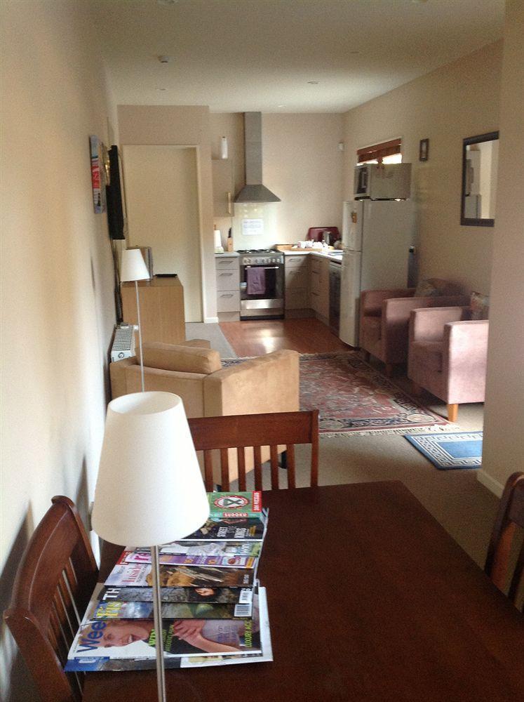 Alpine Peaks Apartment Wanaka Bagian luar foto