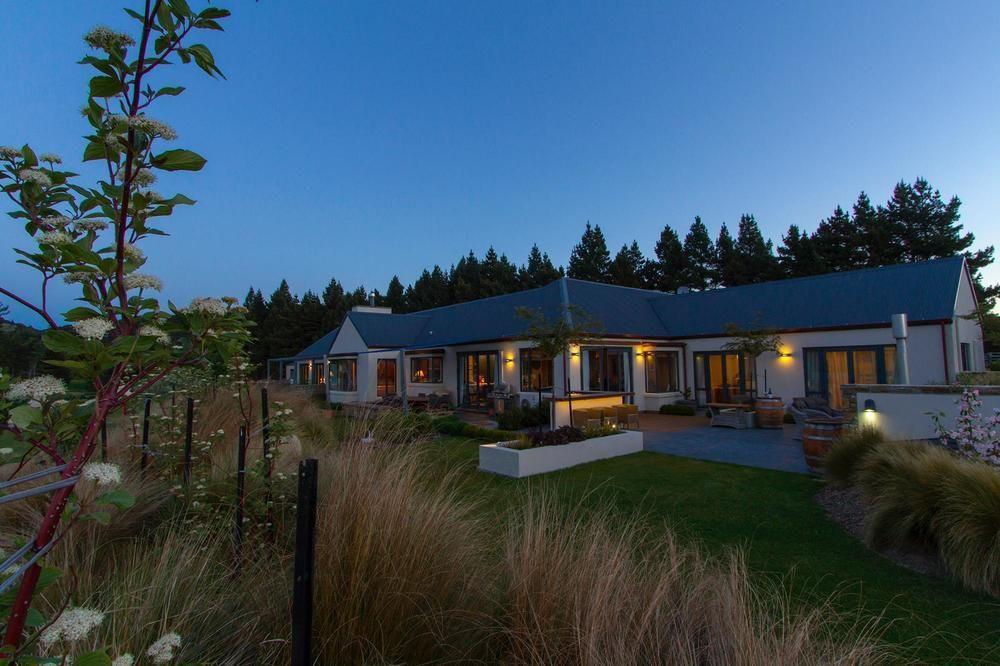 Alpine Peaks Apartment Wanaka Bagian luar foto