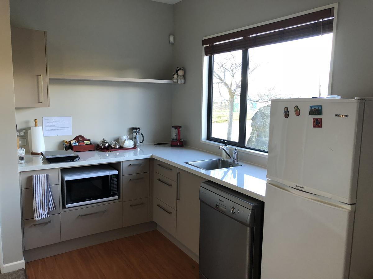 Alpine Peaks Apartment Wanaka Bagian luar foto