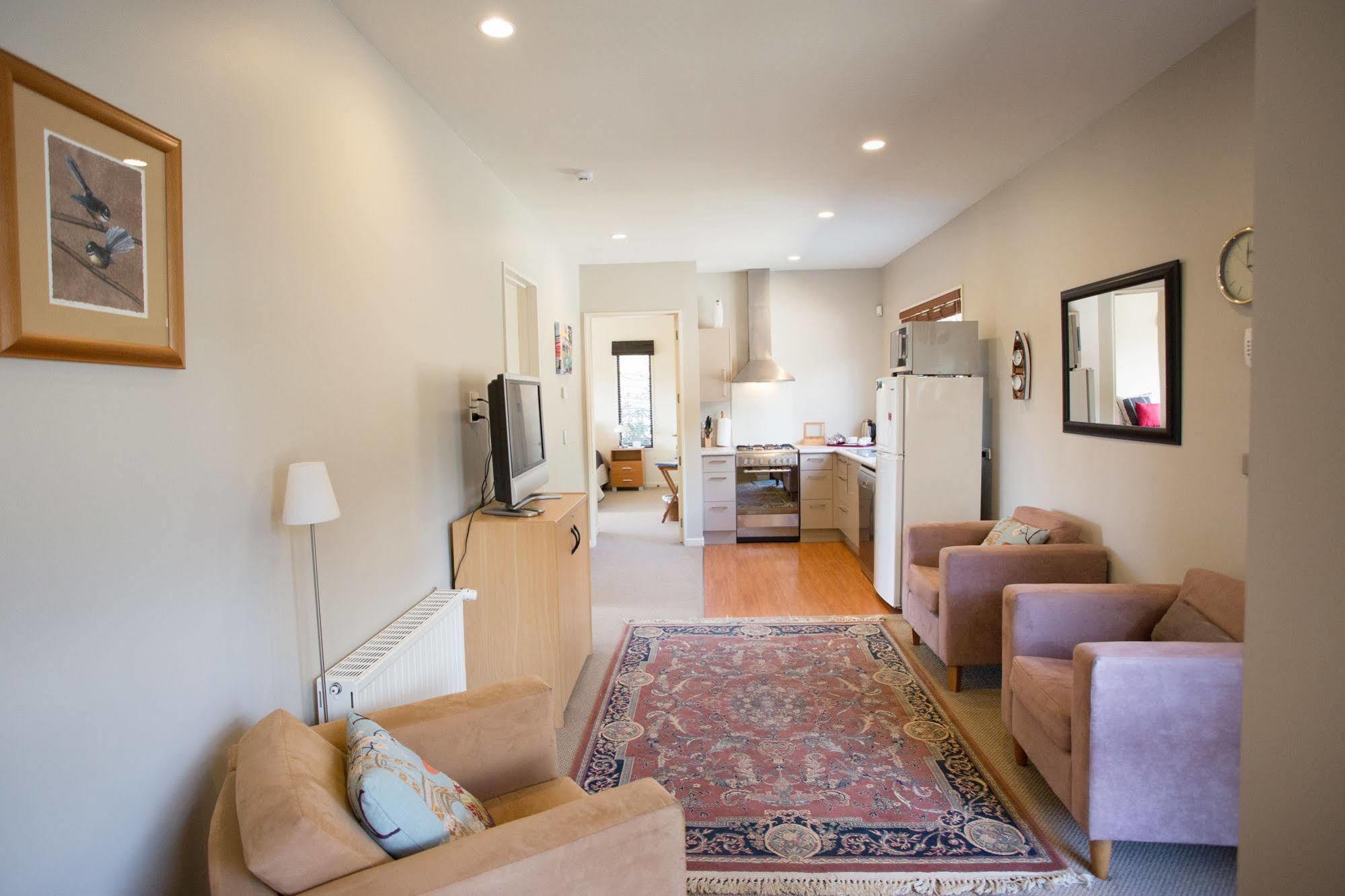 Alpine Peaks Apartment Wanaka Bagian luar foto