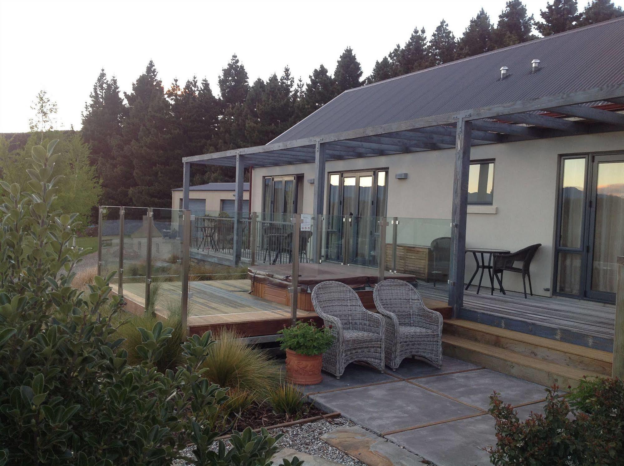 Alpine Peaks Apartment Wanaka Bagian luar foto