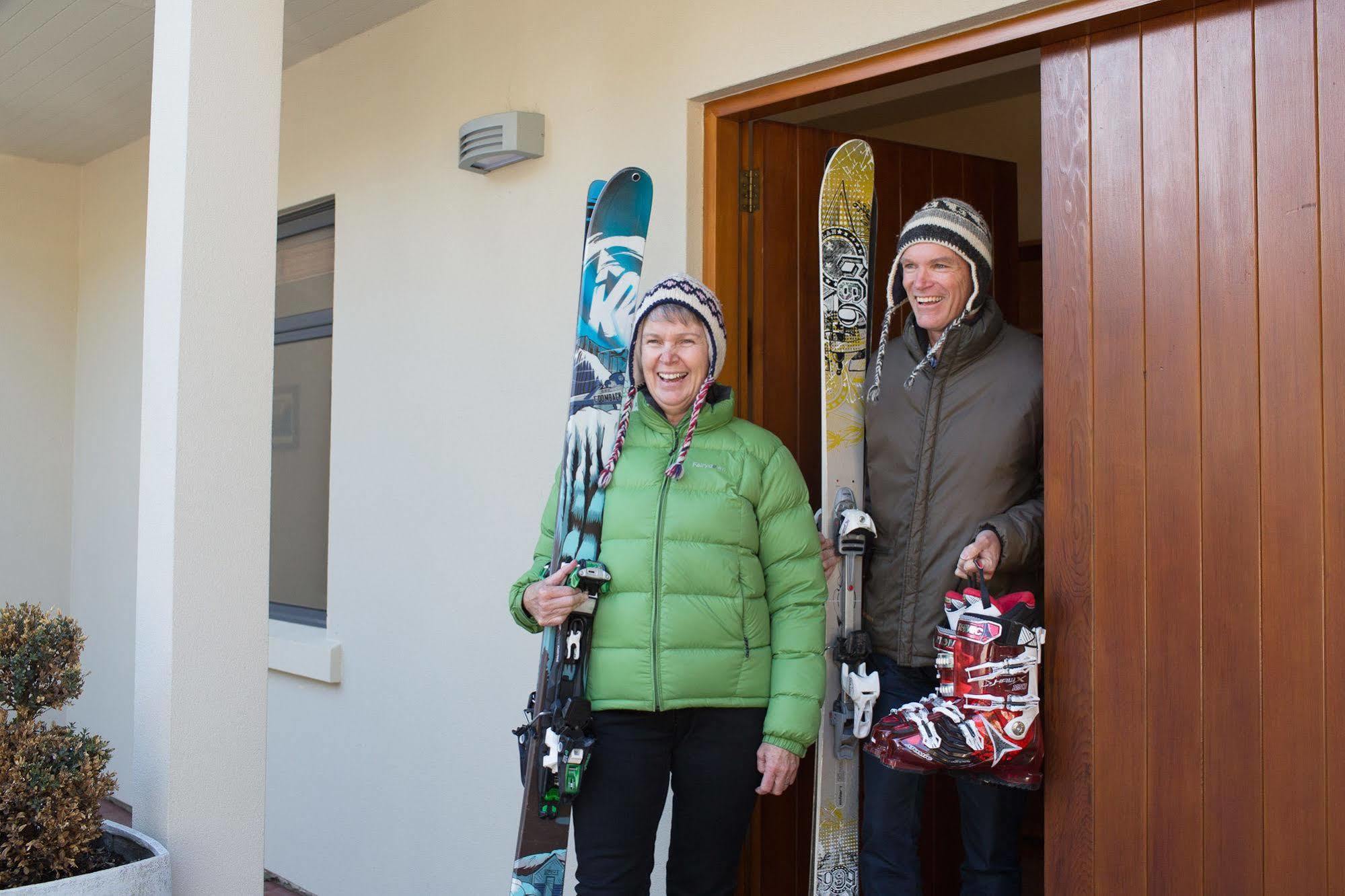 Alpine Peaks Apartment Wanaka Bagian luar foto